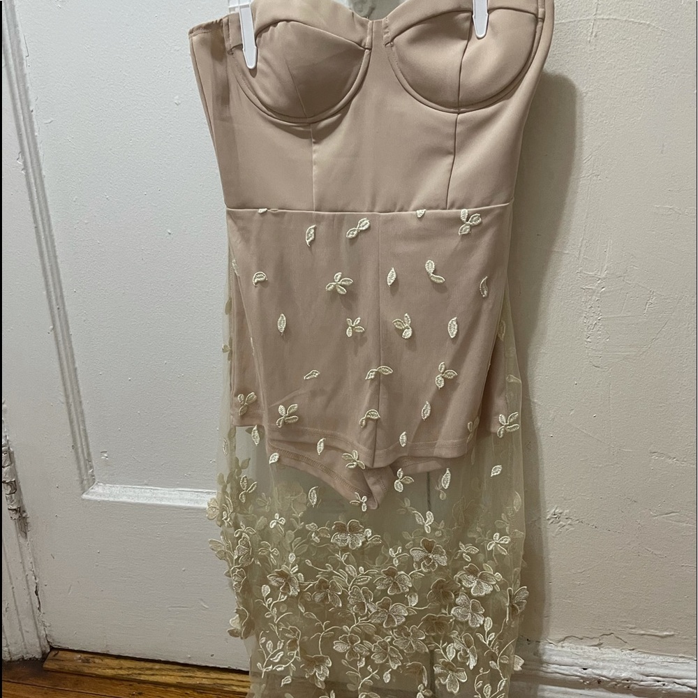 Cream Embroidery Pattern Sleeveless Dress